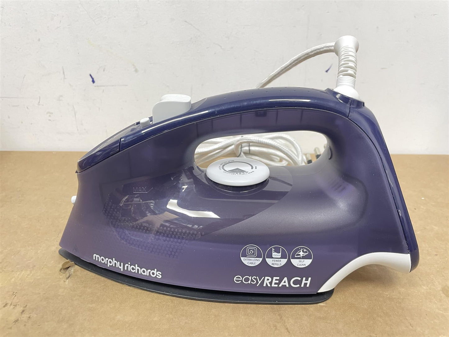 Morphy Richards 300287 steam boost 2600W with Water spray button - Purple