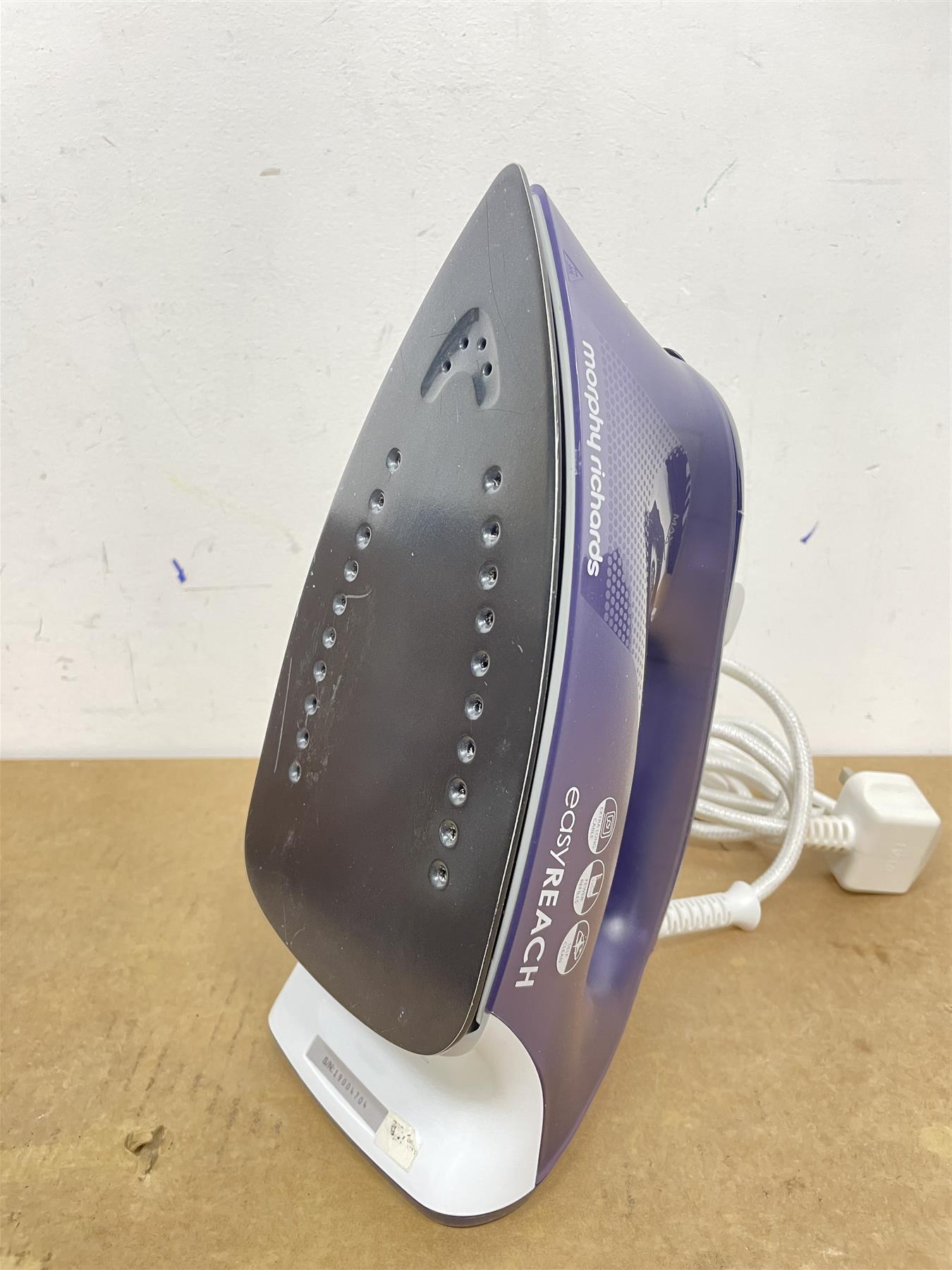Morphy Richards 300287 steam boost 2600W with Water spray button - Purple