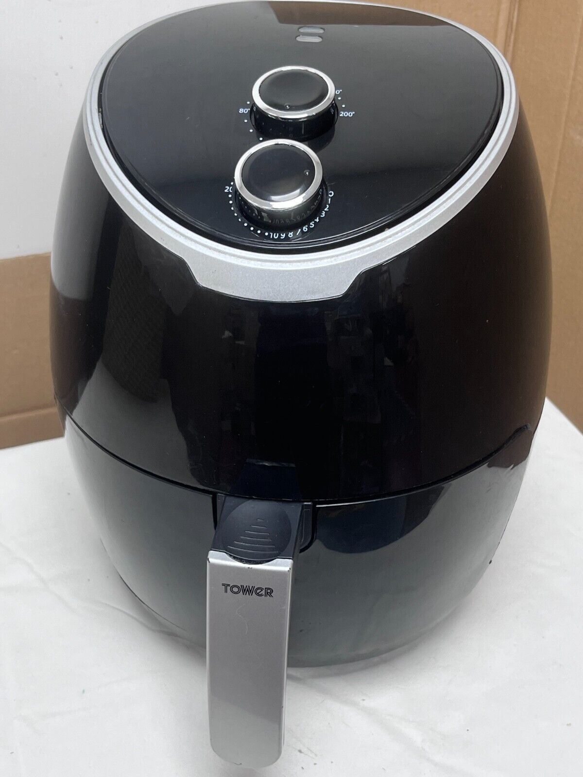 "Healthy and Delicious Cooking with Tower Air Fryer 4L,Oil-Free, non stick fryer