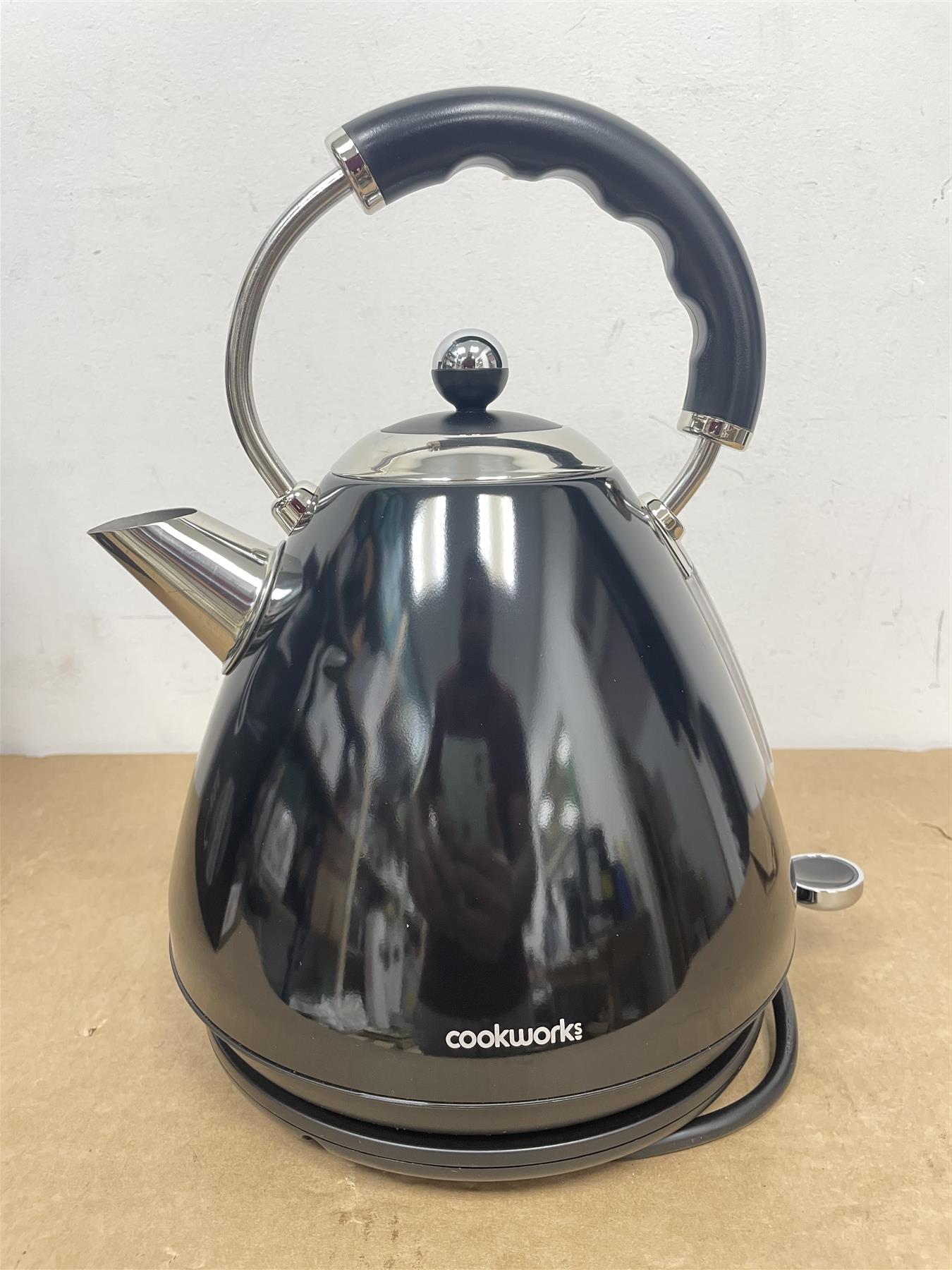 Cookworks Pyramid Kettle Automatically Switching Off - Black 1.7 Litre