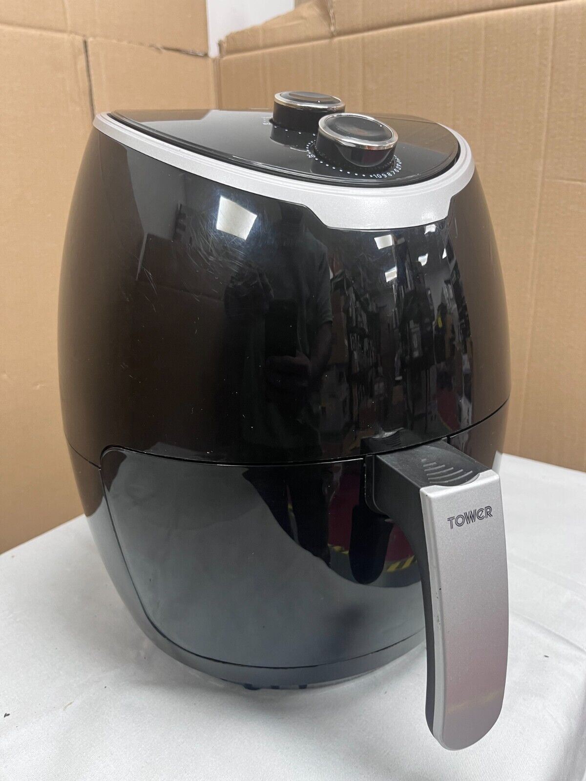 "Healthy and Delicious Cooking with Tower Air Fryer 4L,Oil-Free, non stick fryer