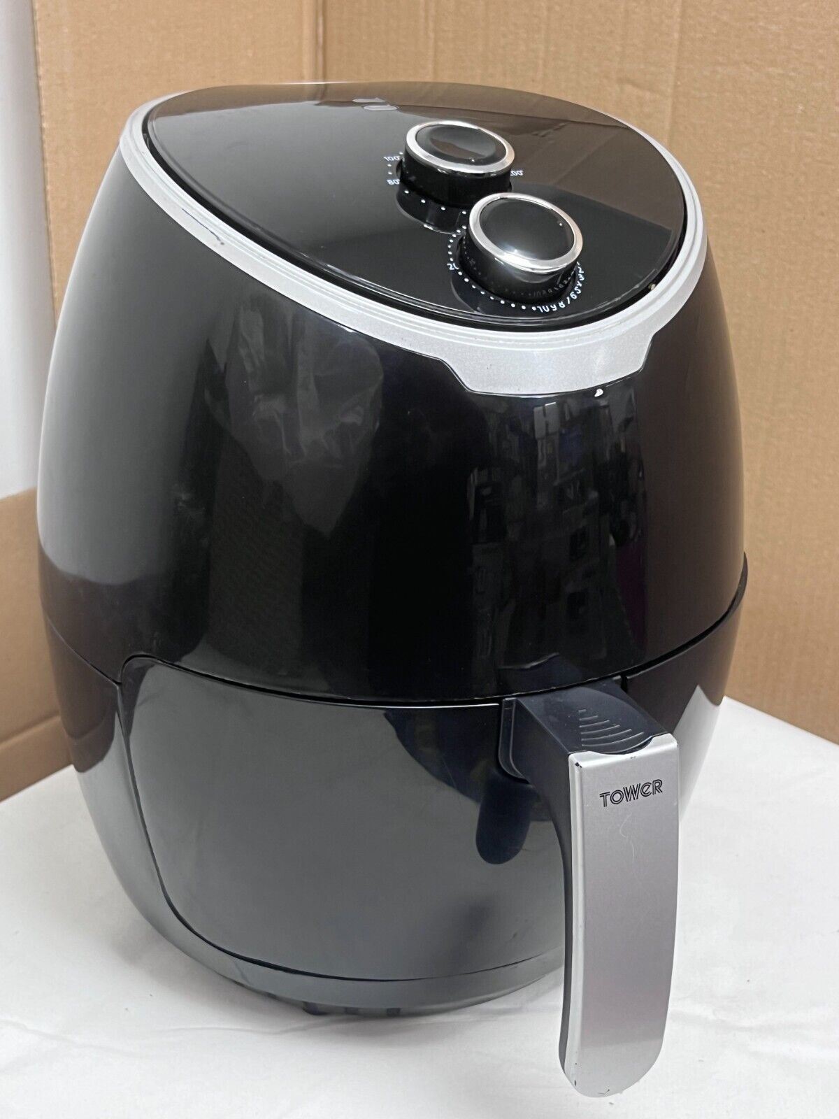 "Healthy and Delicious Cooking with Tower Air Fryer 4L,Oil-Free, non stick fryer