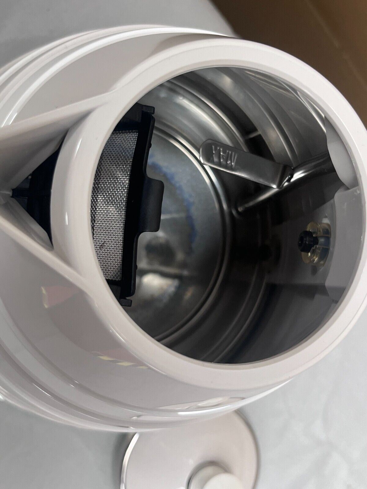 De'Longhi Avvolta Kettle-White & Grey Electric kettle Cordless Stylish kettle