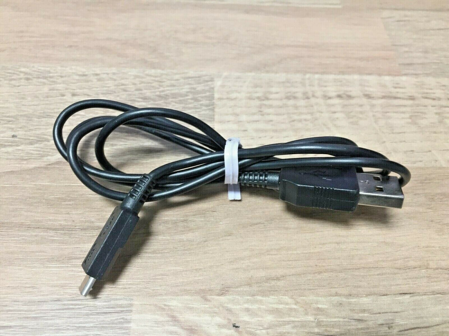 Sony NWE394 Walkman 8GB Portable Stereo Sound LCD LED MP3 Player USB FM AM Radio
