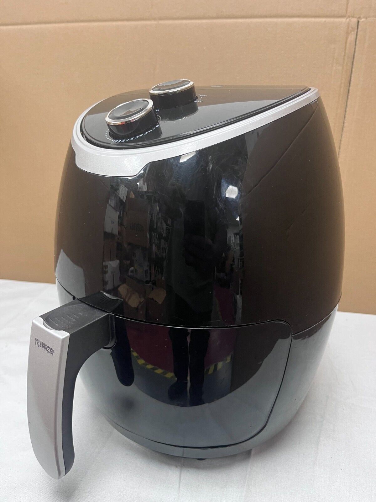 "Healthy and Delicious Cooking with Tower Air Fryer 4L,Oil-Free, non stick fryer